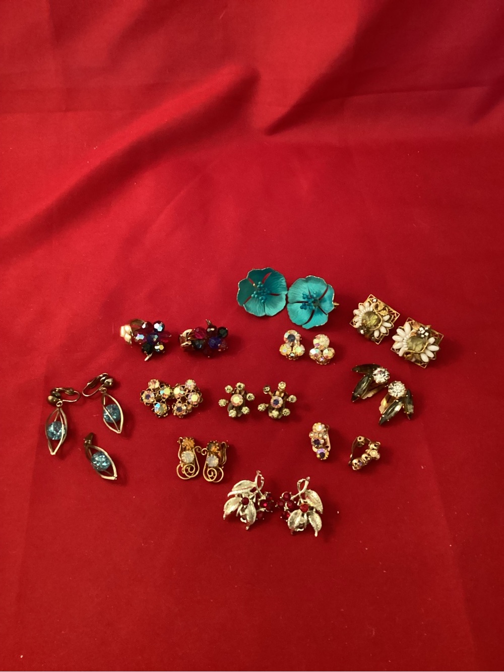 11 pairs of vintage Women's clip on Earrings